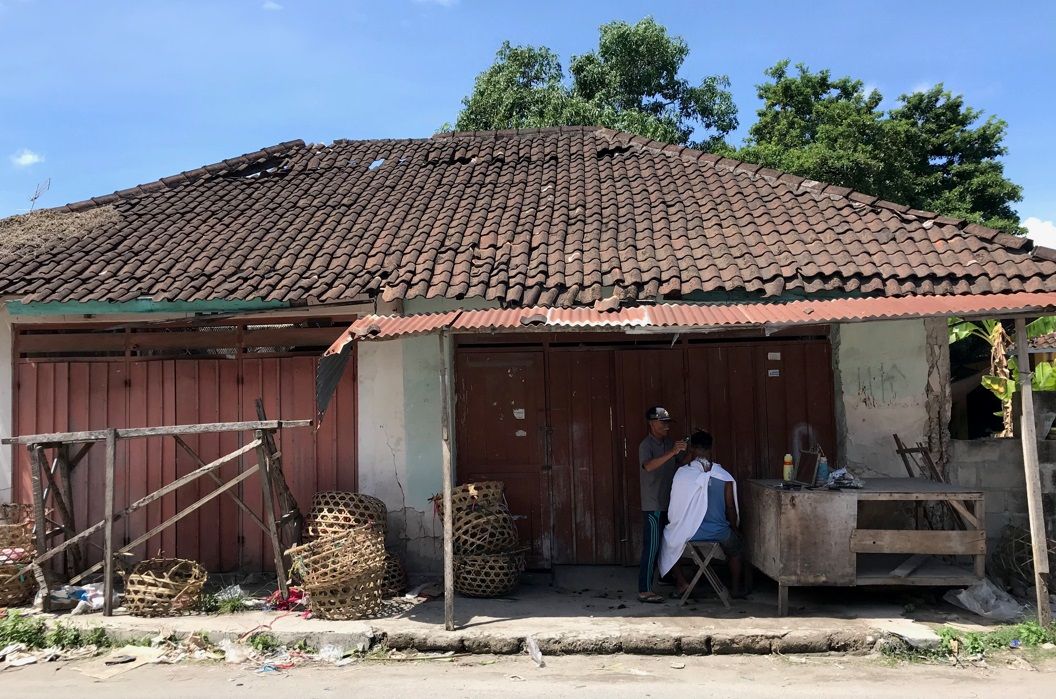 Street Hair Cut from the SUPERHERO in LEMBONGAN ISLAND , BALI