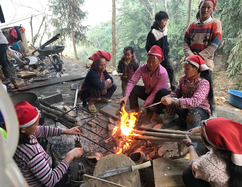 MOUNTAIN RAT VS SAPA LADIES 