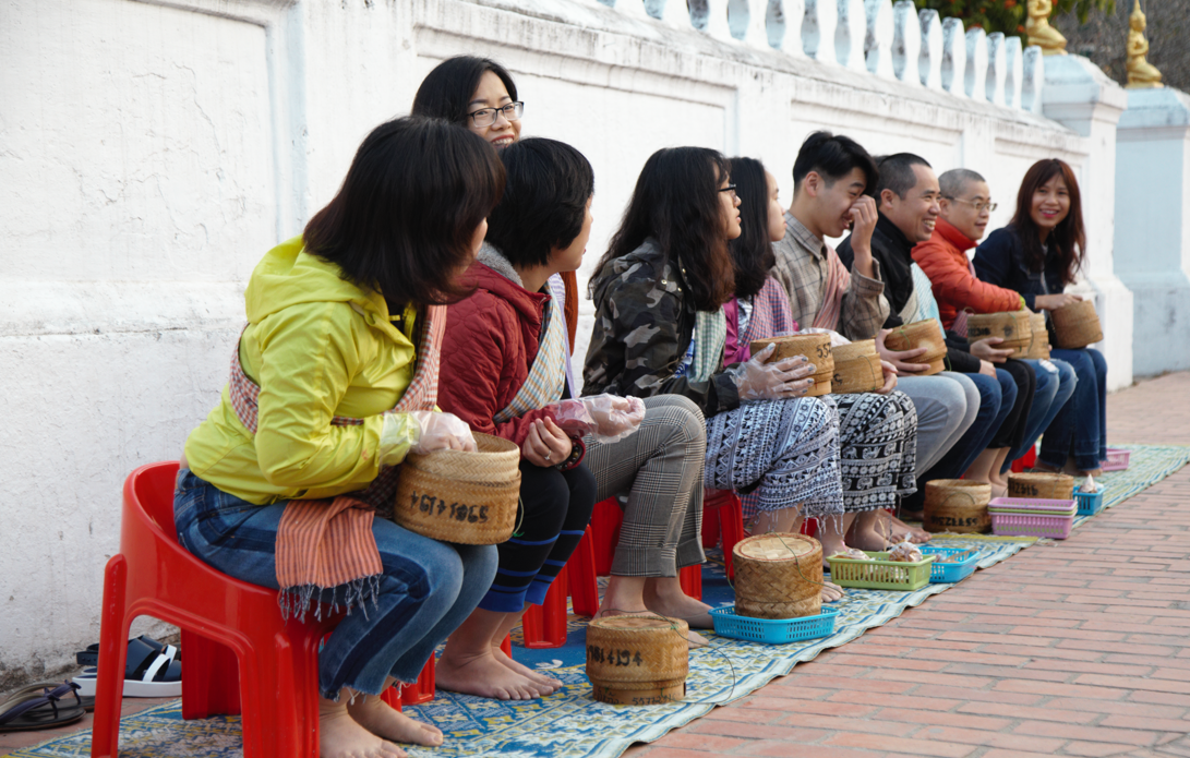 The late comer , sit before the temple