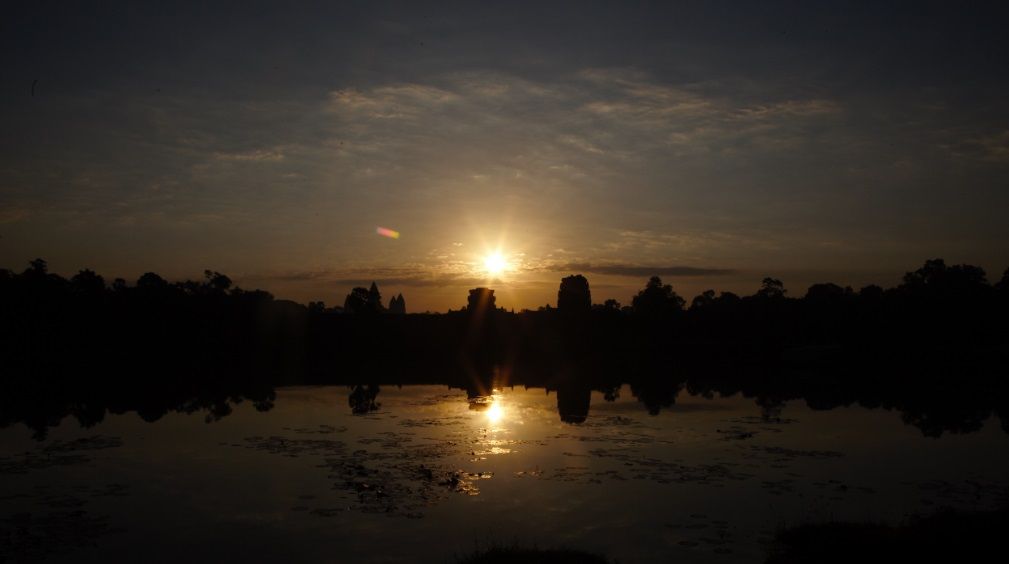 Tommy Travel Journal #6 //Sunrise at Angkor wat//