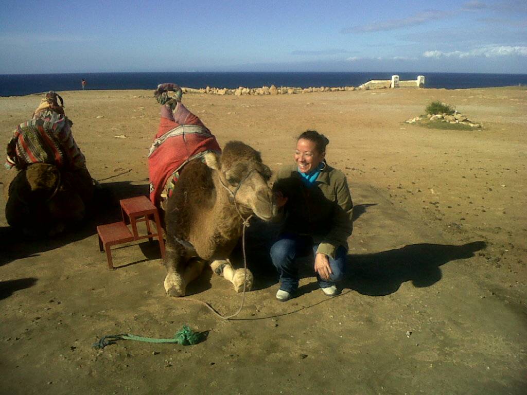 Con ”Susana”. / With ”Susana” the camel. Foto propia / Own photo