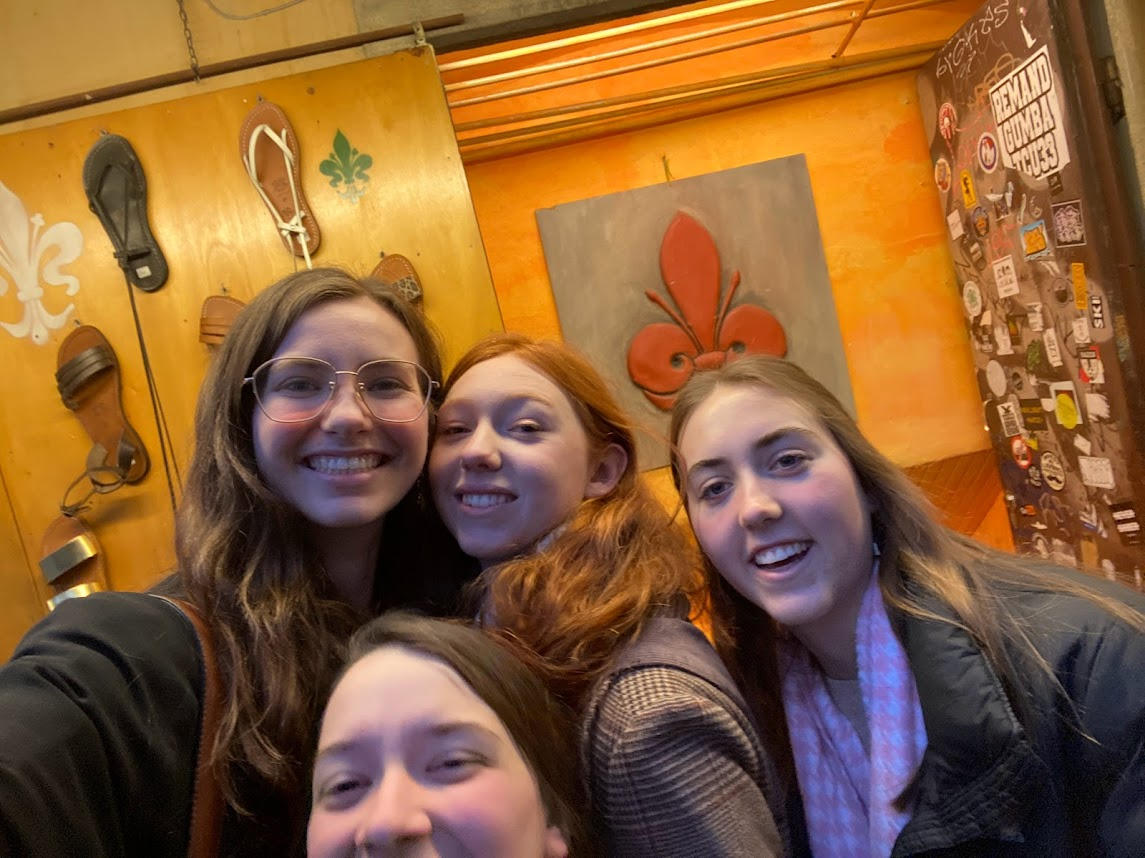 Selfie of us (the fantastic four) with the symbol of Florence (the lily), one of the items on our scavenger hunt list.