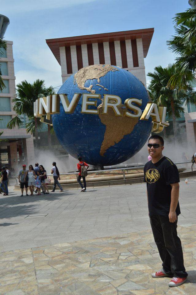 Hello Universal Studios revolving globe!