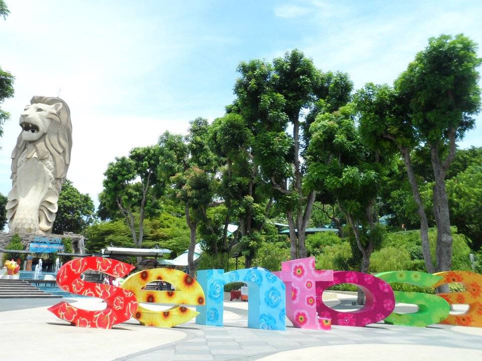 The lovely Sentosa sign