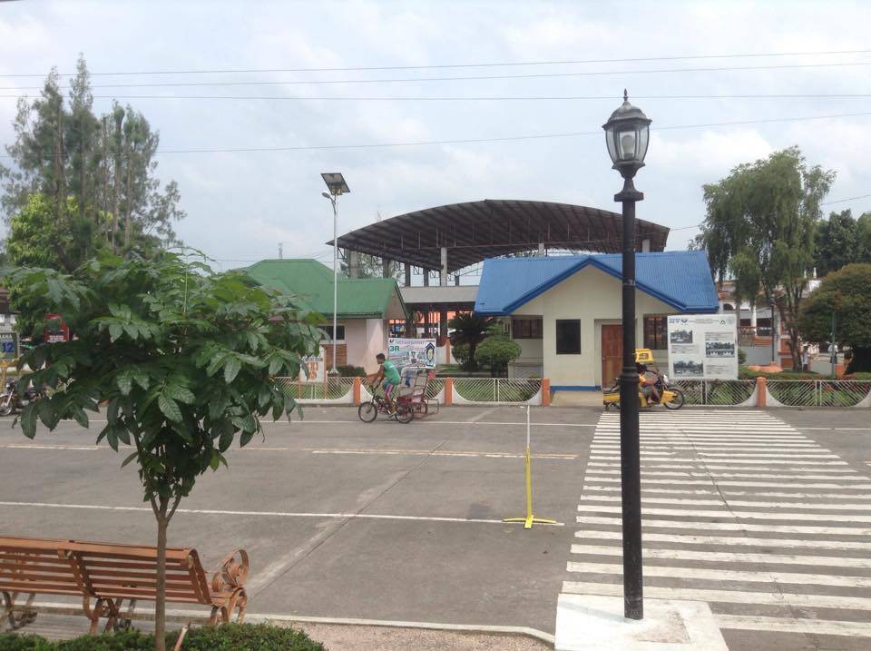 Facing La Castellana’s municipal plaza with gym