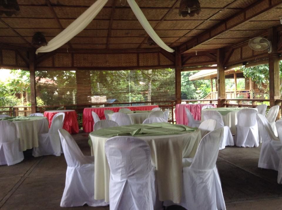 Restaurant looks empty in lunch time