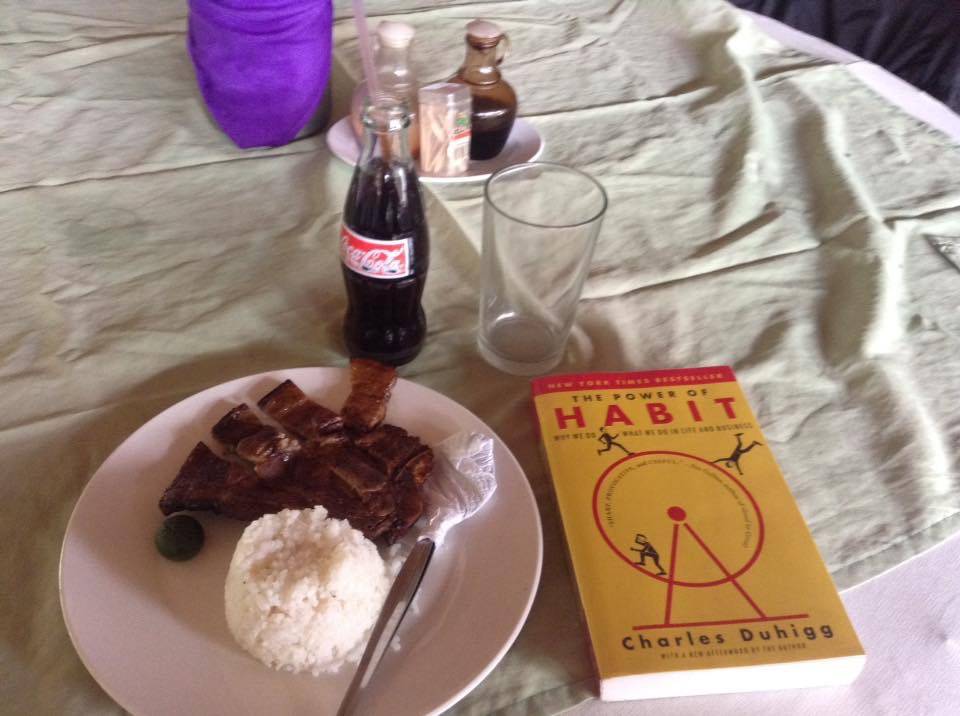 Eating my late spareribs lunch with Coca-Cola. By the way, I liked the Power of Habit book.