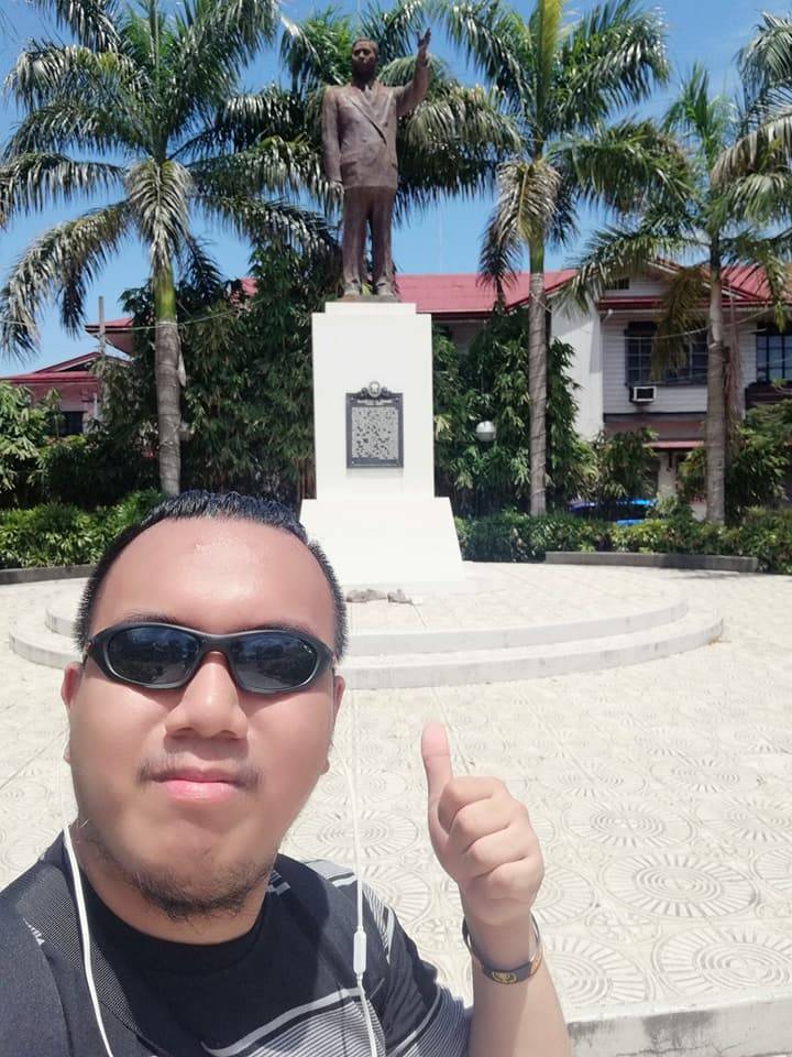Pointing to the Manuel A. Roxas statue