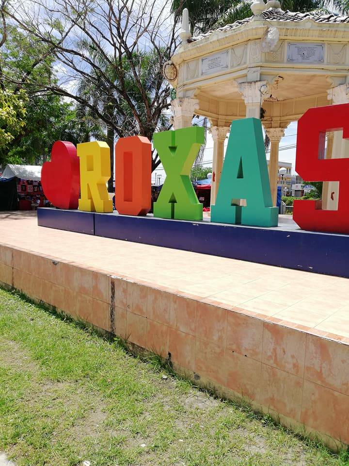 Roaming around the Roxas City plaza