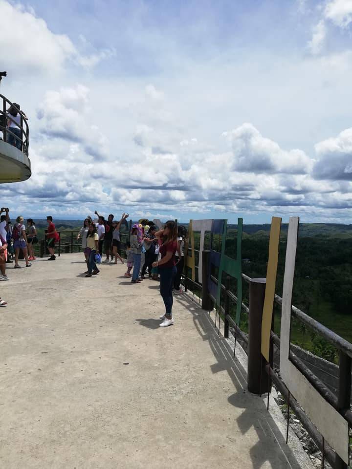 Lots of tourists in the Chocolate Hills sightseeing spot