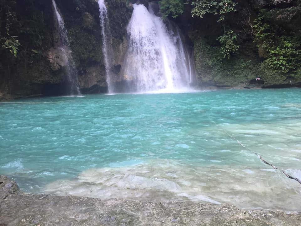 Look how lovely the Kawasan Falls is!