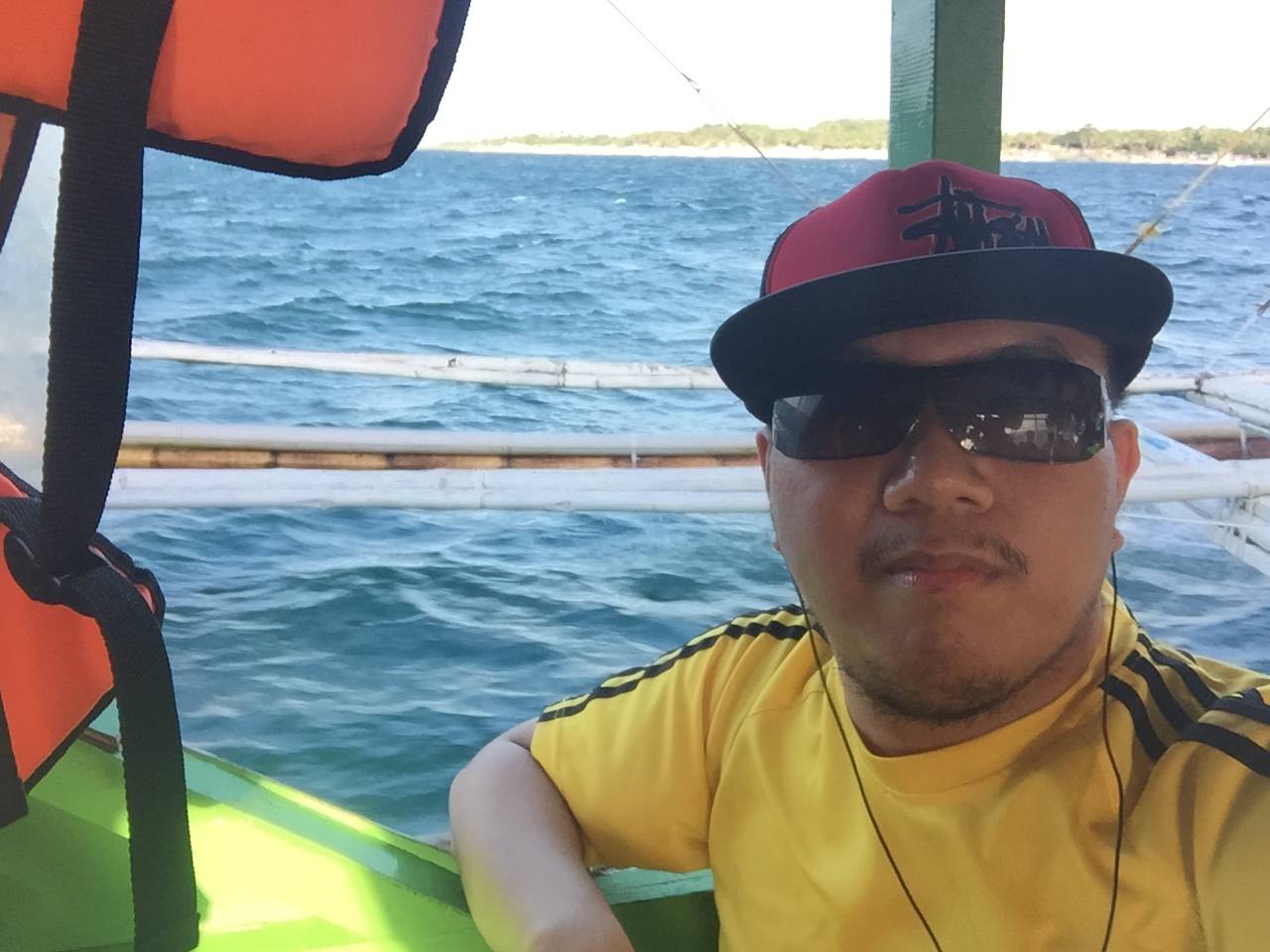 Riding a pump boat to Boracay