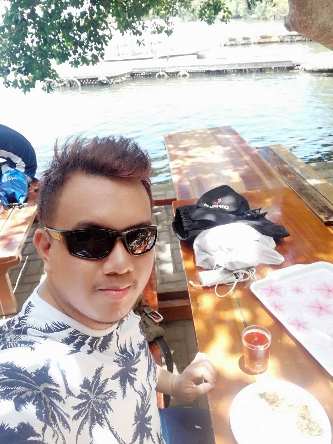 Eating my lunch at Lake Danao Park