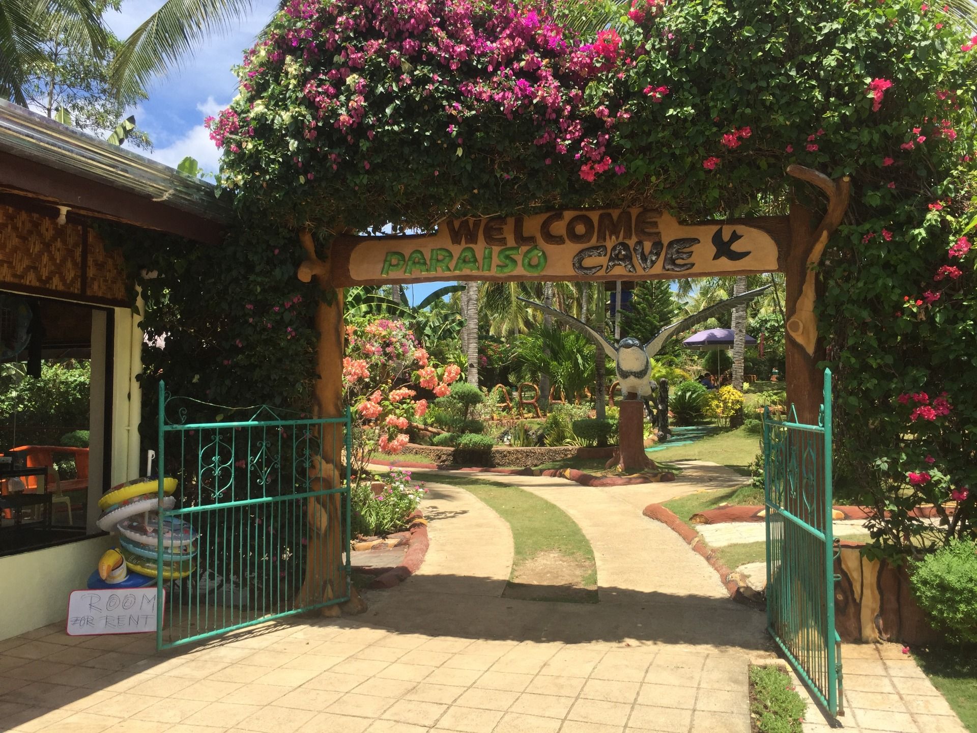 Entrance to the Paraiso Cave