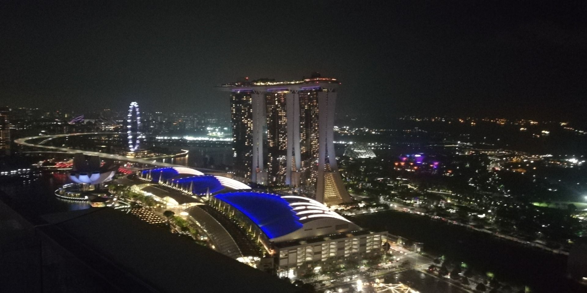 Spectacular view of Marina Bay Sands at night