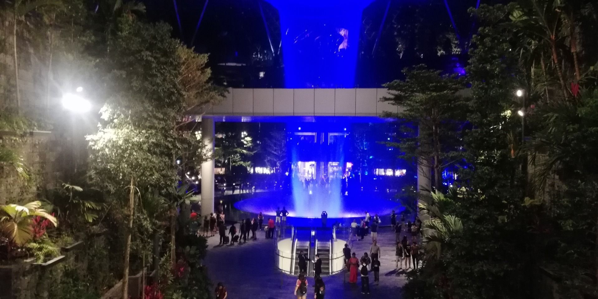 The colorful falling fountain’s so beautiful!