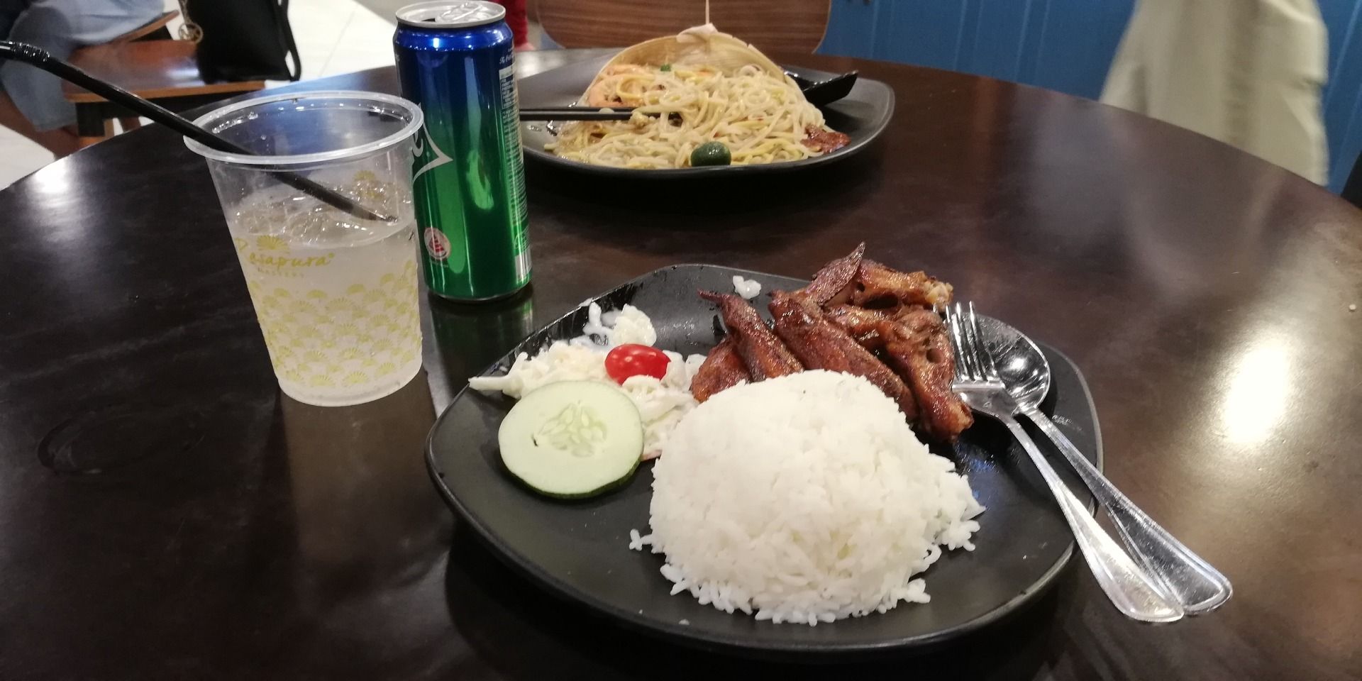 Delicious fried wings with vegetables, rice and drink at the Marina Bay Sands food court