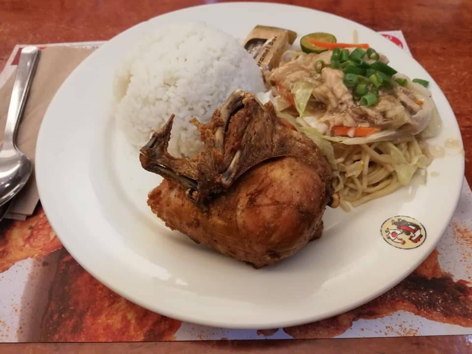 Fried chicken with pancit canton, rice and caramel bar
