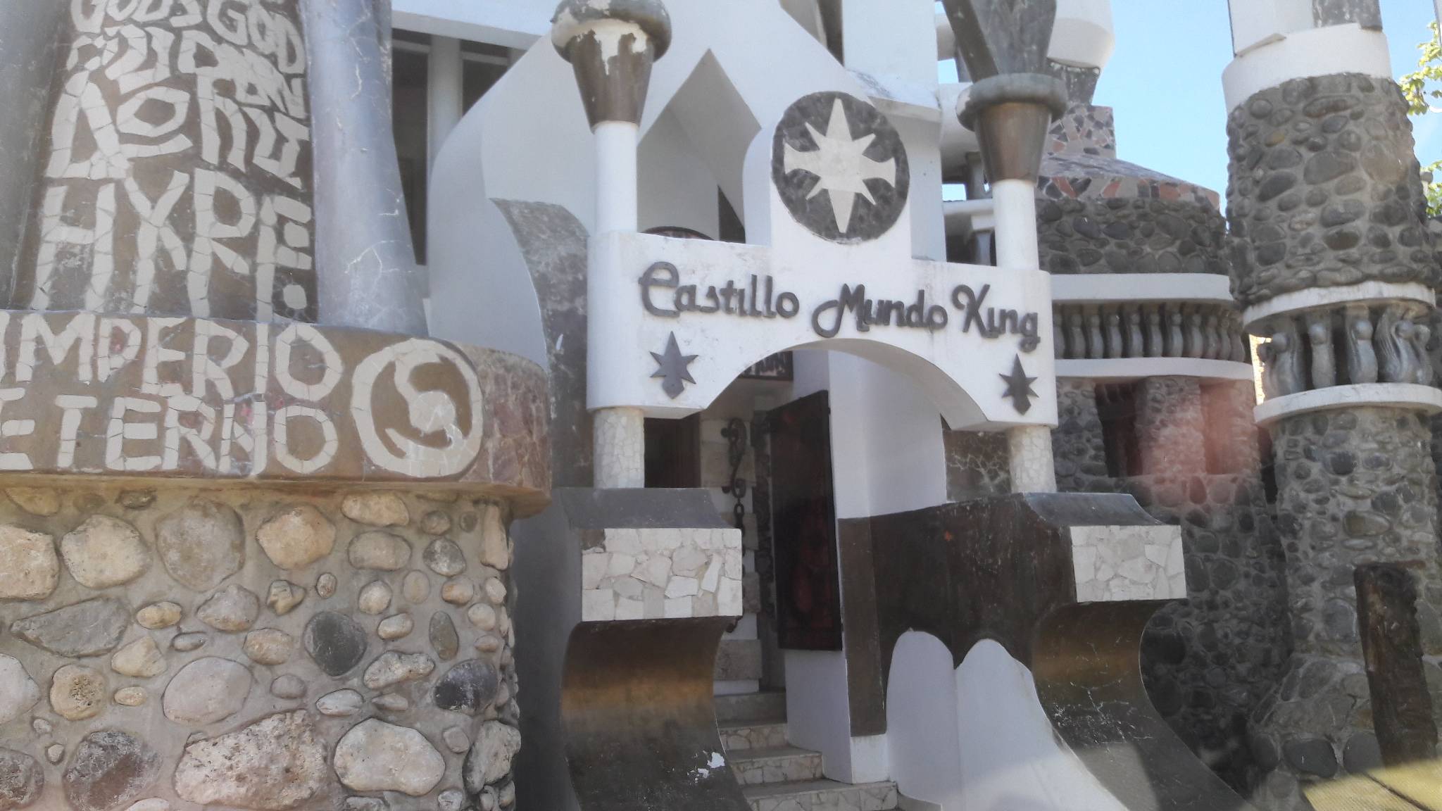 Castillo Mundo King - Strange but wonderful
