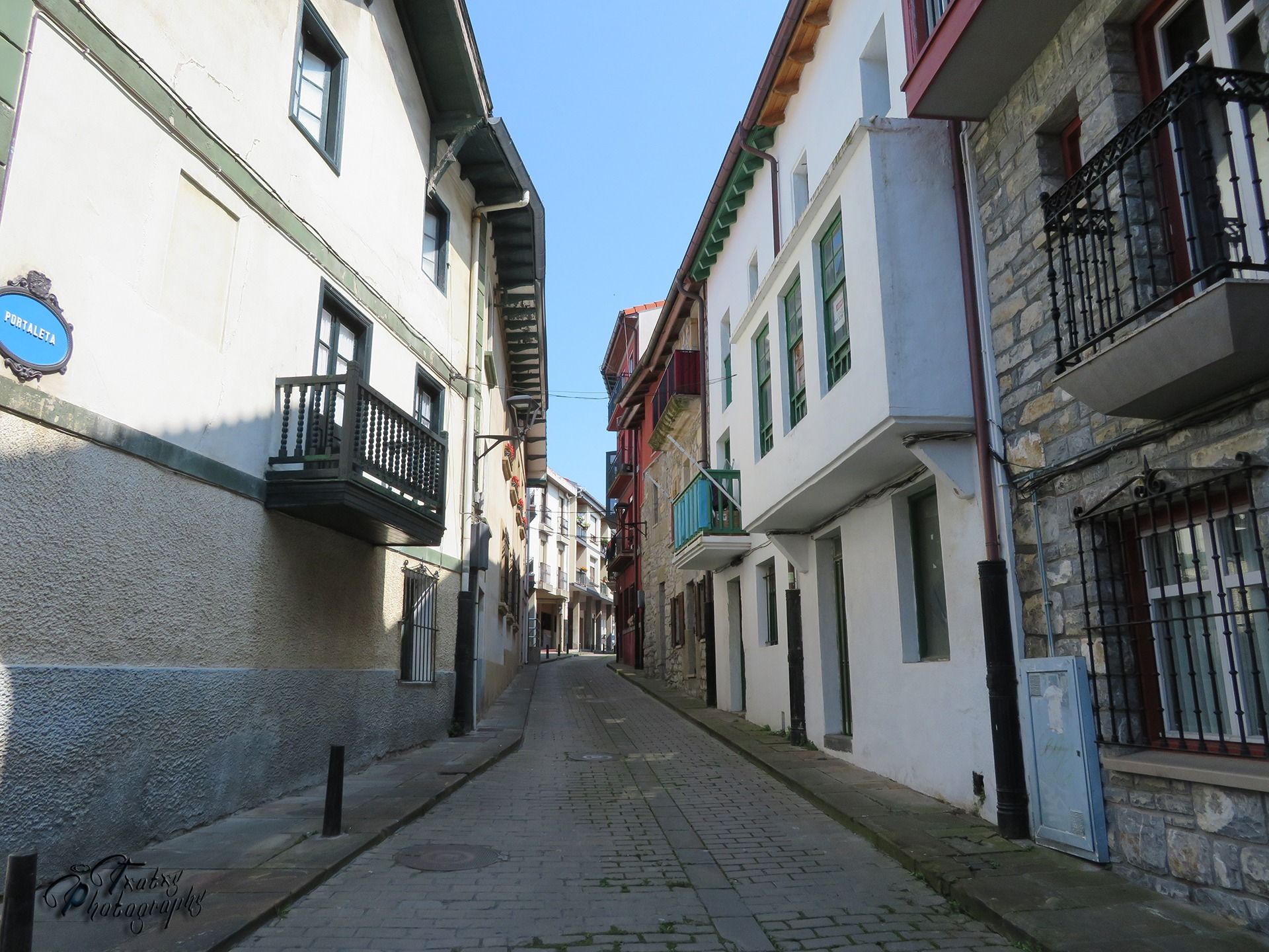 the facades in white