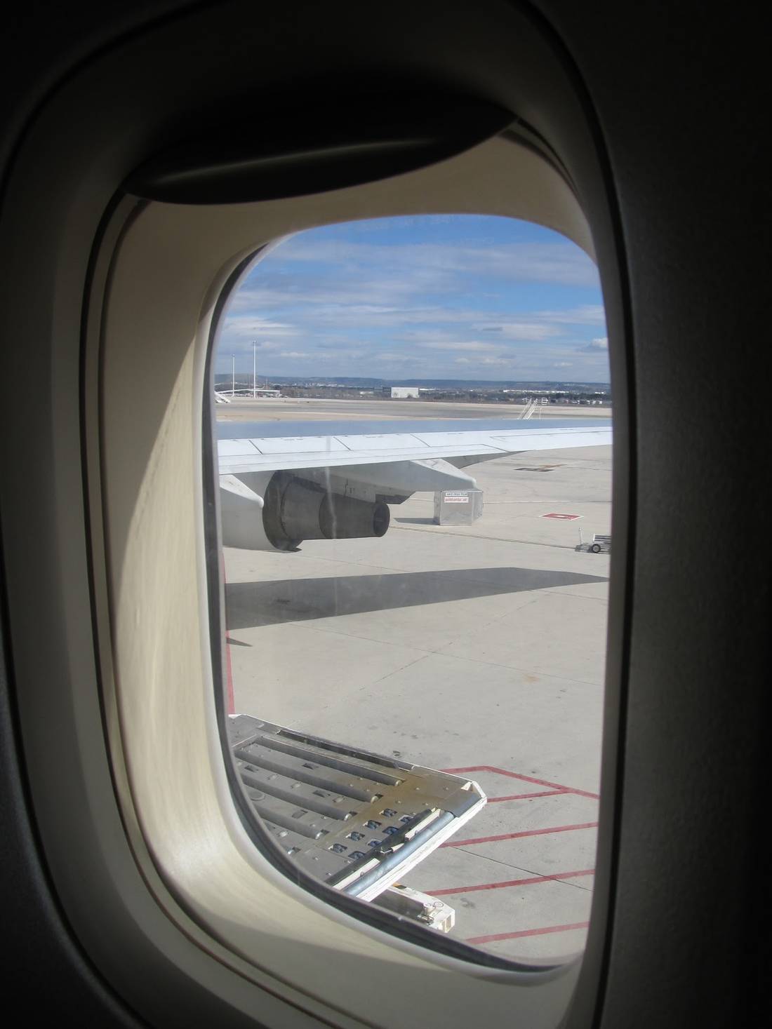Widok z okienka samolotu przed startem