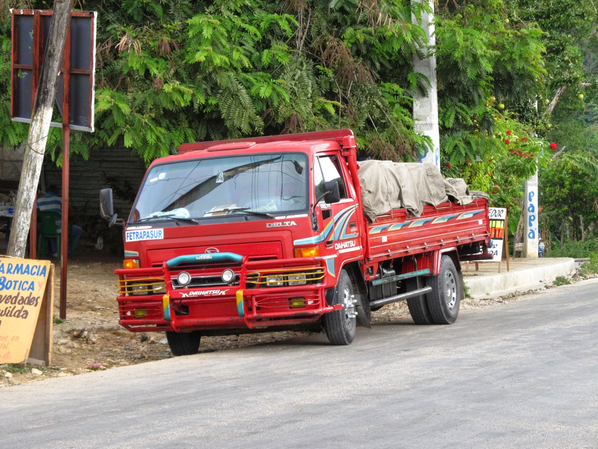 Zatrzymuje nas policja, w środku nocy, na przemytniczym szlaku (Dominikana z plecakiem #51)
