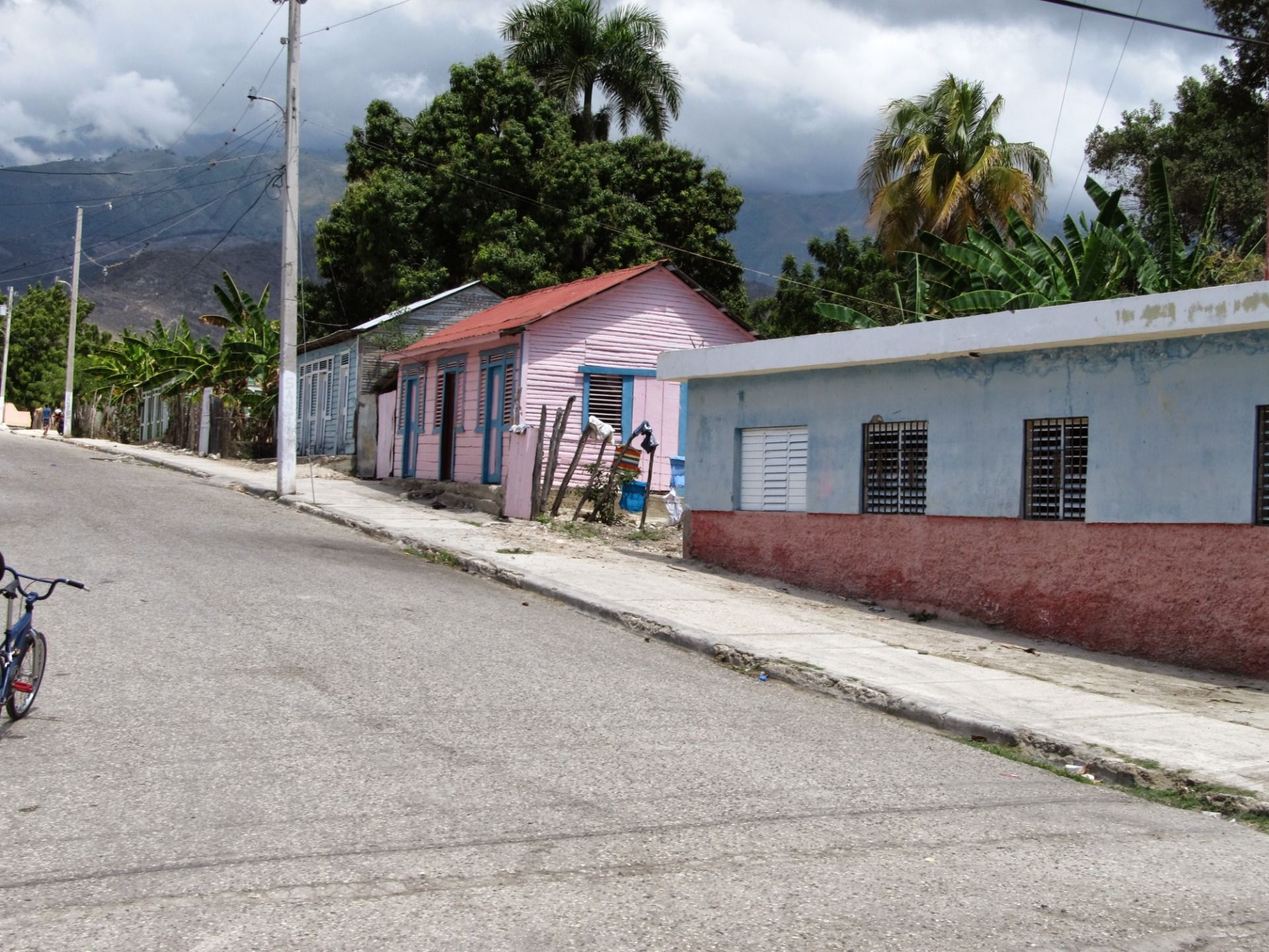 Typowa dominikańska zabudowa. W jednym z podobnym domków gościła nas Lena z Manuelem.