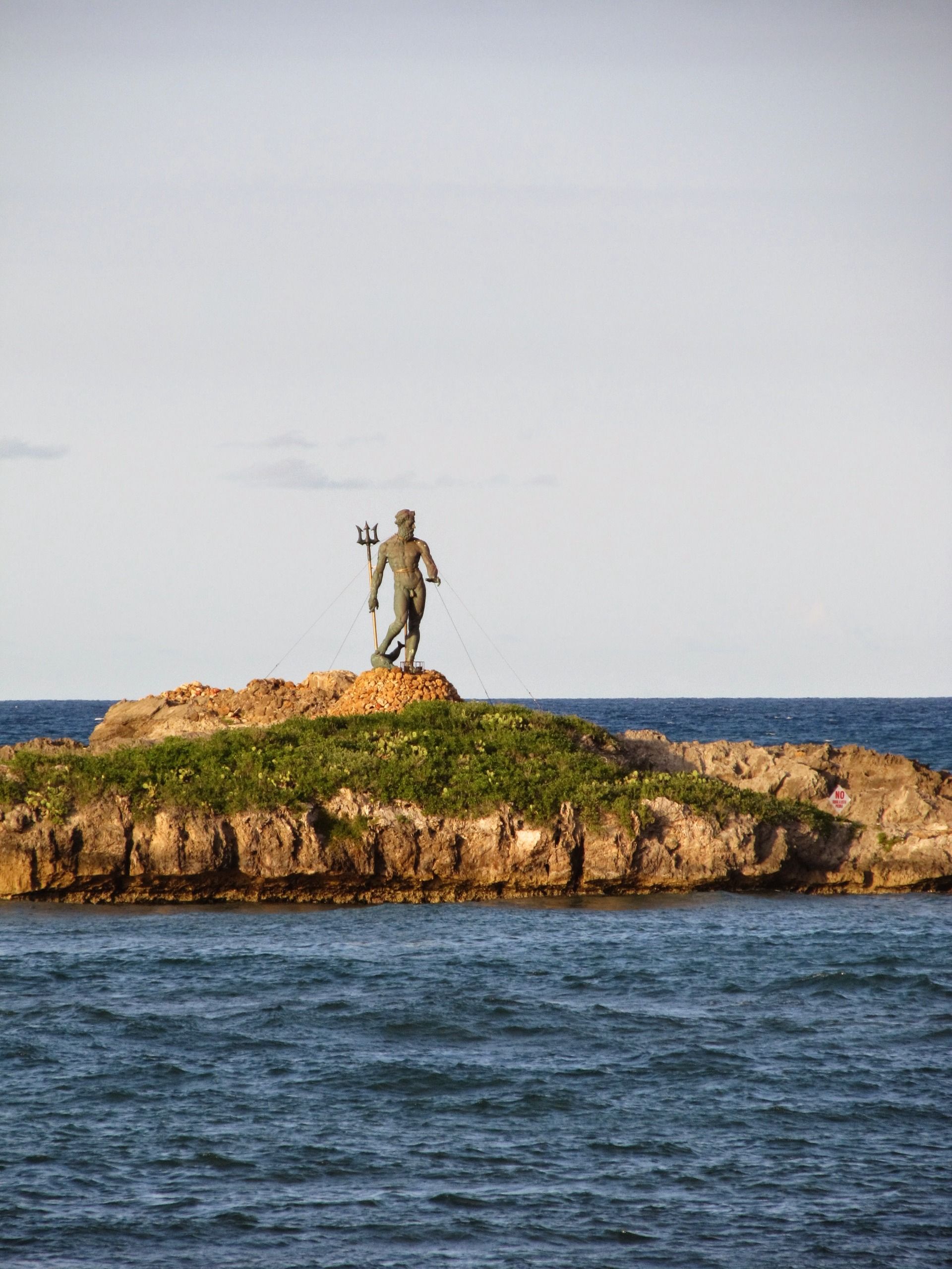 Pomnik Neptuna widoczny praktycznie z każdego miejsca promenady Malecon.