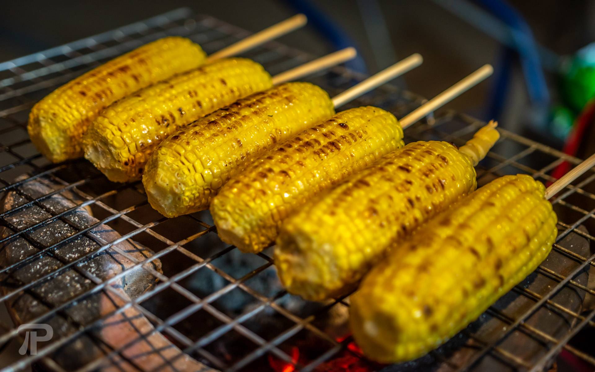 Grilled corn for 10 to 15 Baht