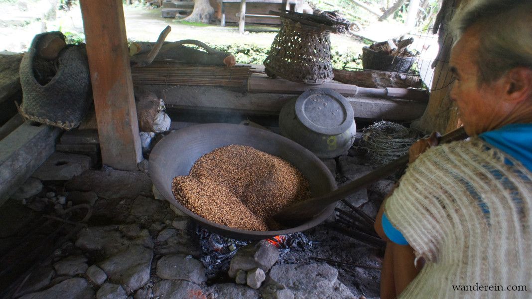 Roasting rice until brown