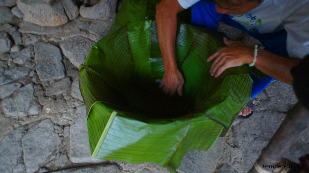 Banana leaves as strainer