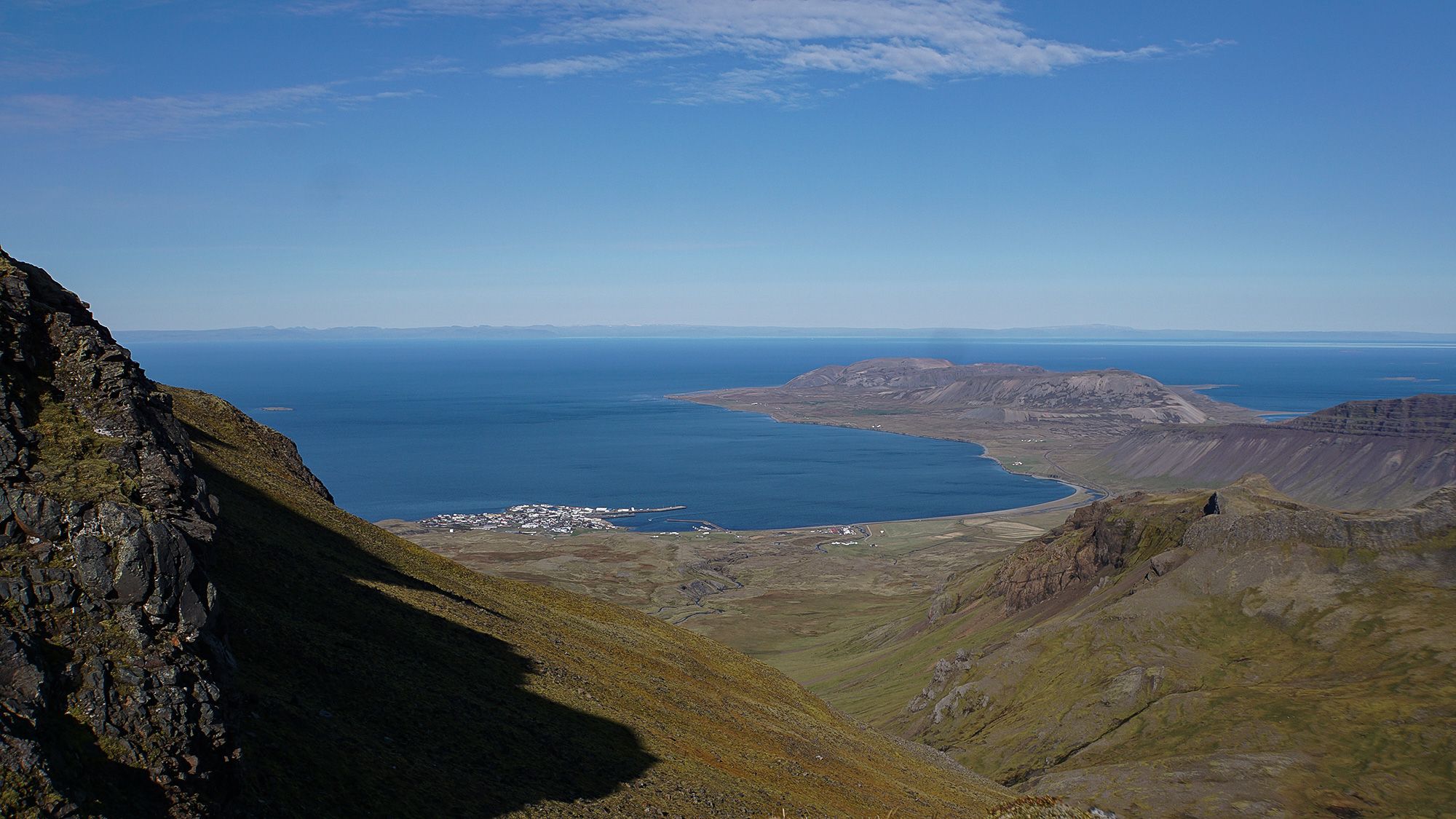 Grundarfjörður w oddali - tam trzeba wrócić.