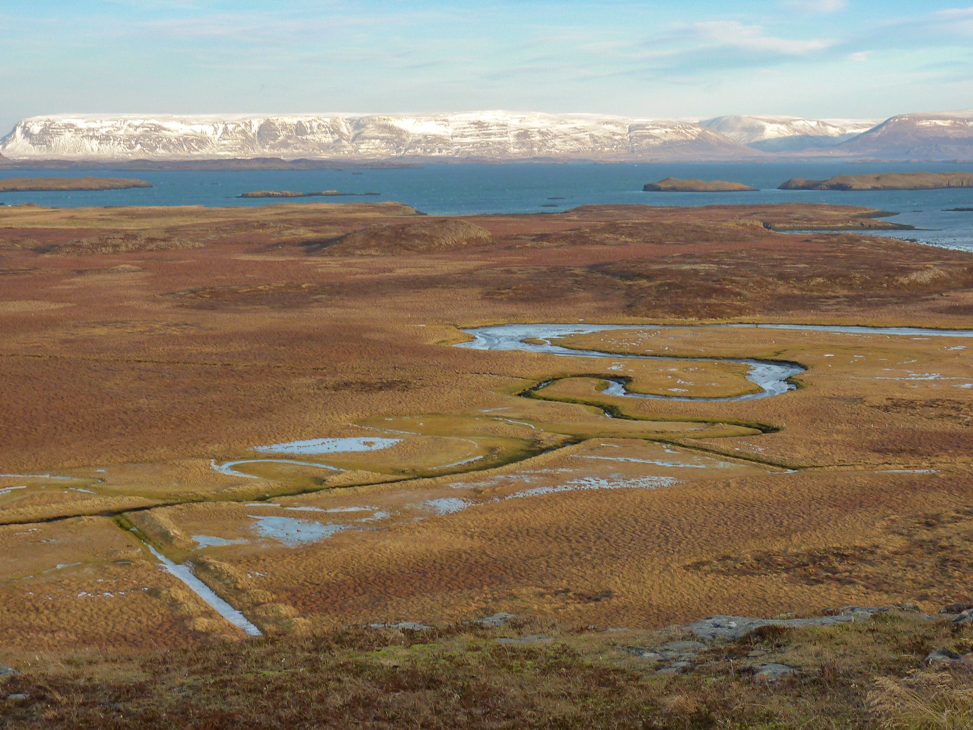Wokół półwyspu Snæfellsnes |6| - Helgafell, jedna z wielu świętych gór.