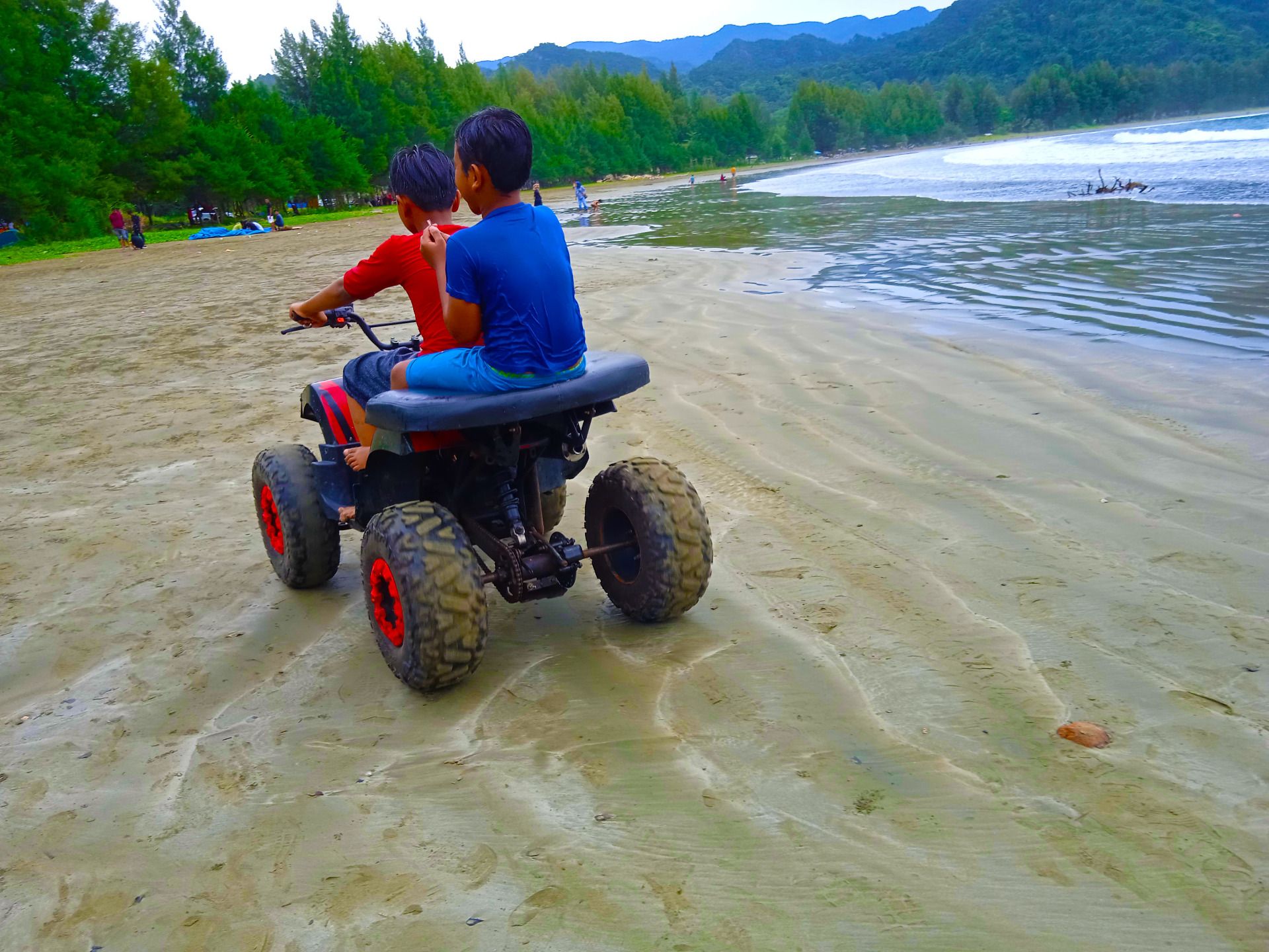        I did the photo from behind and they didn’t notice.