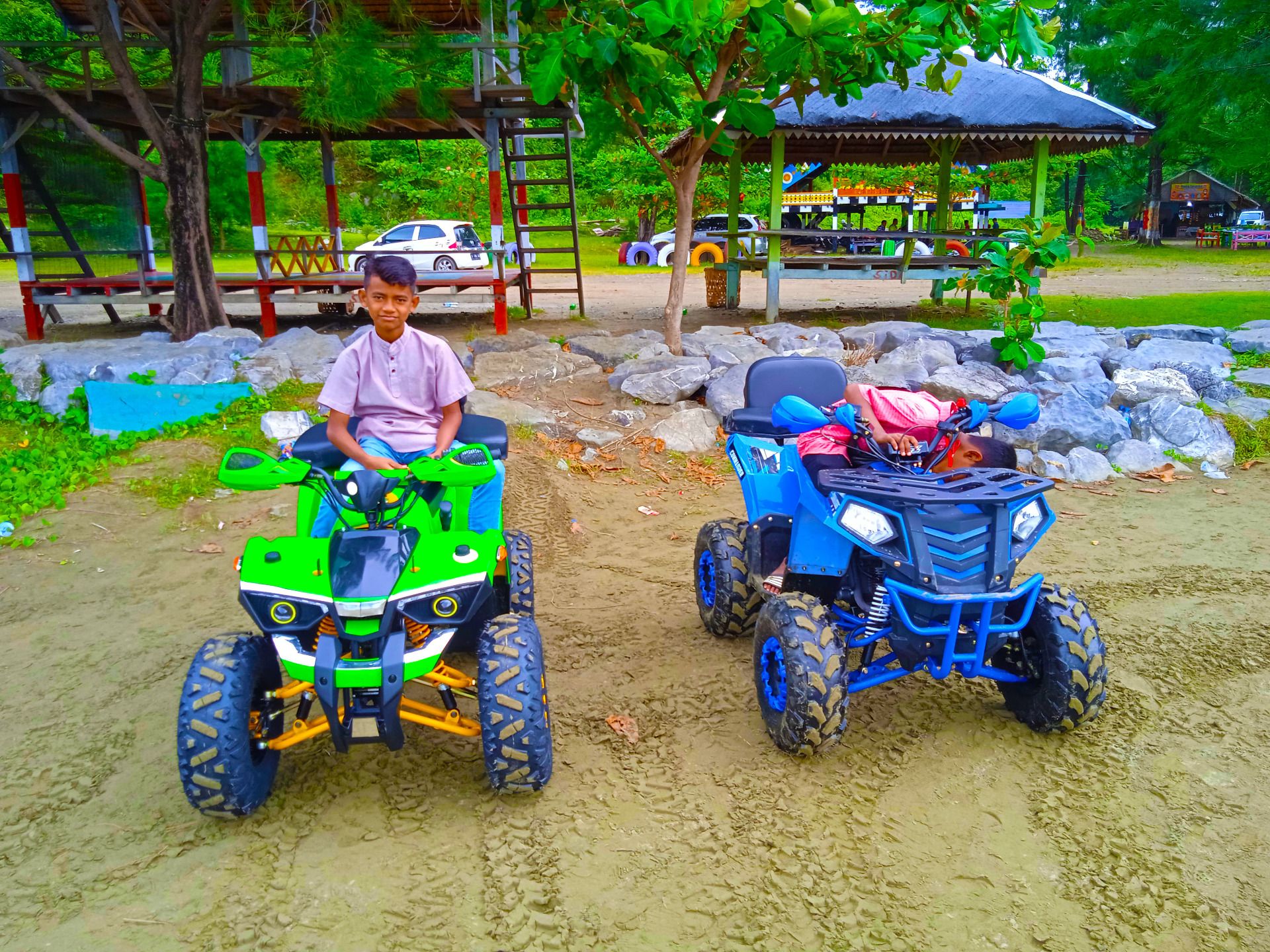     This motorbike is for rent, 15 minutes only 30 thousand Rupiah