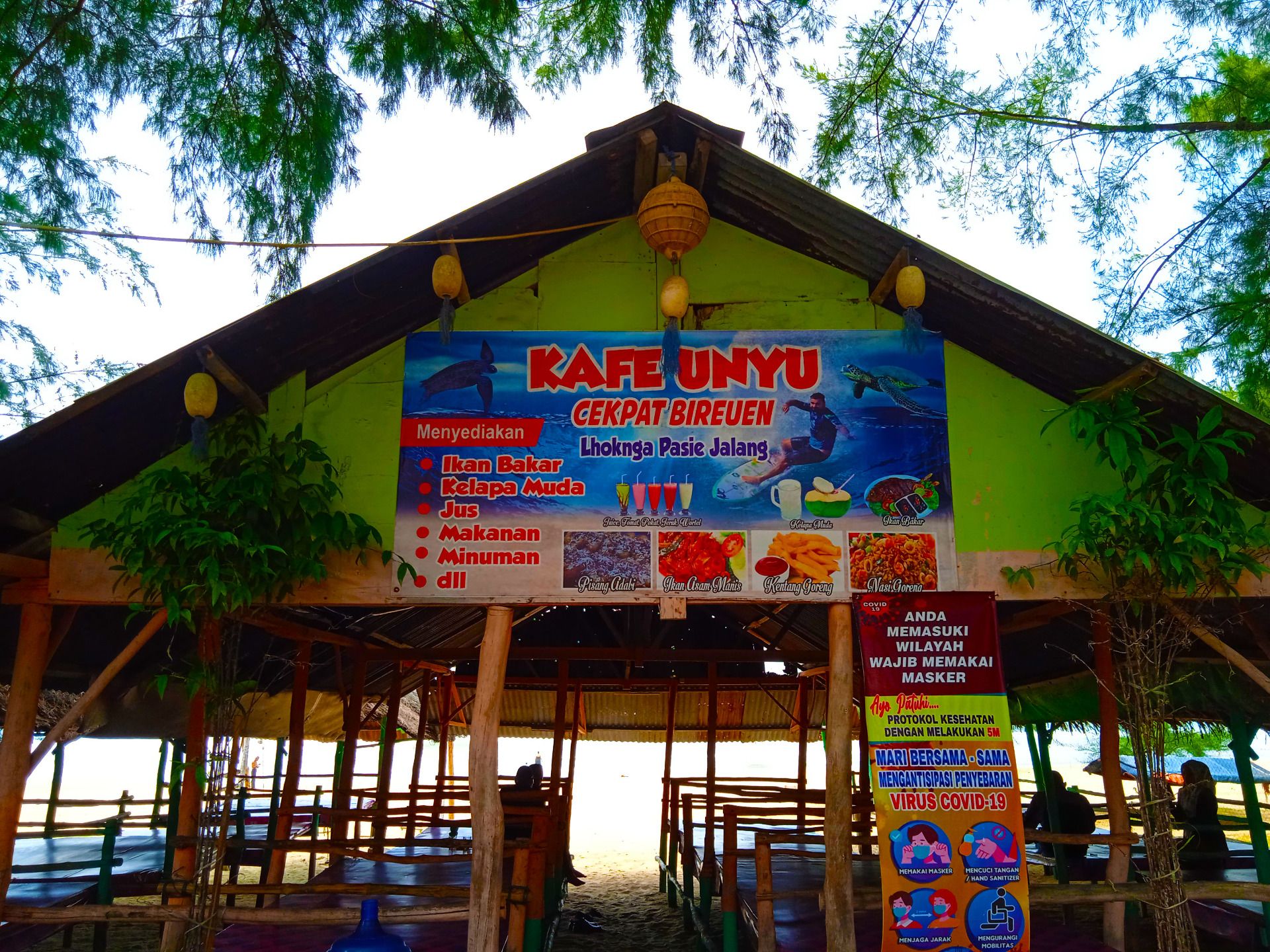         Unyu Cafe Restaurant, Lhoknga Pasi Bitch