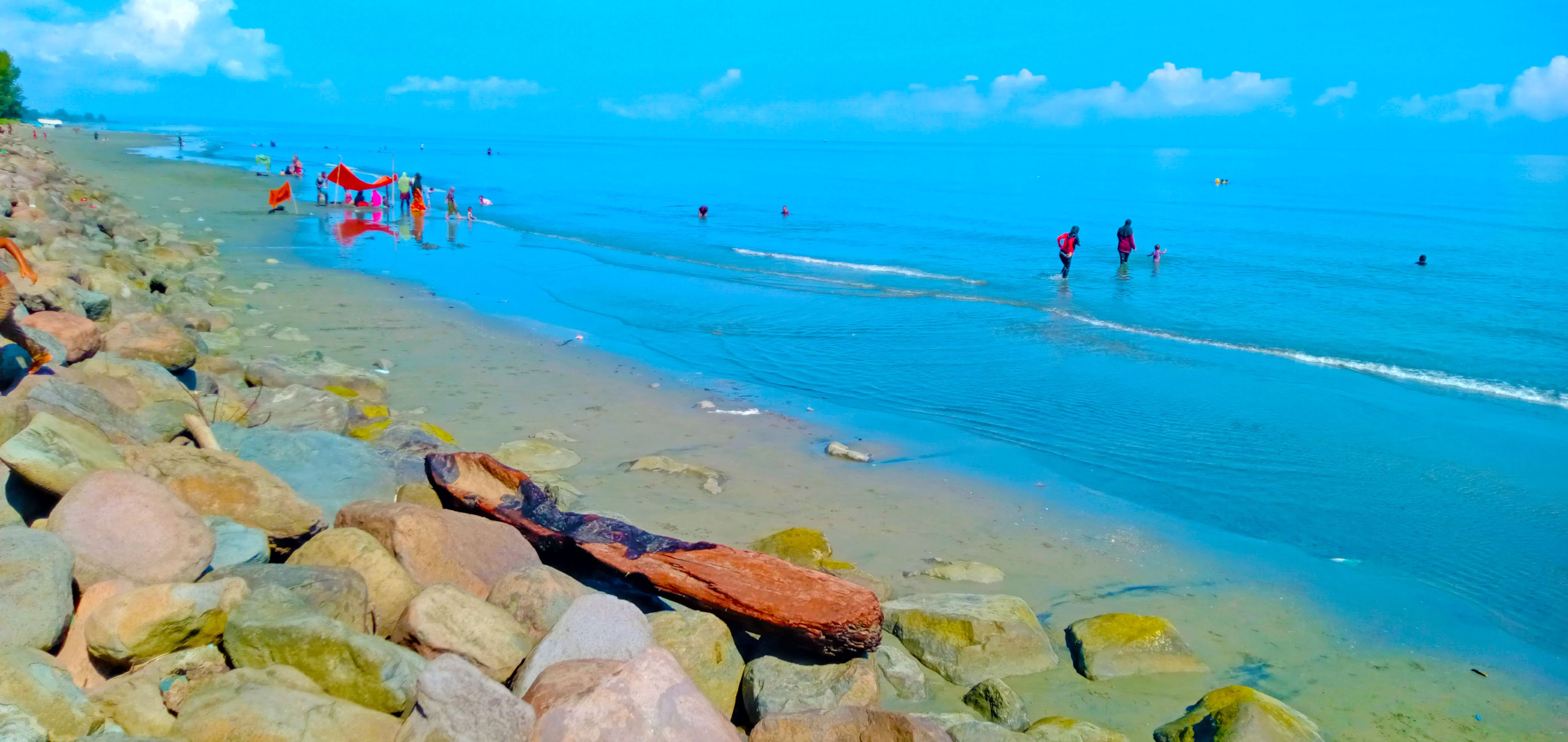         Foto Yang berbeda,sangat indah berada di laut