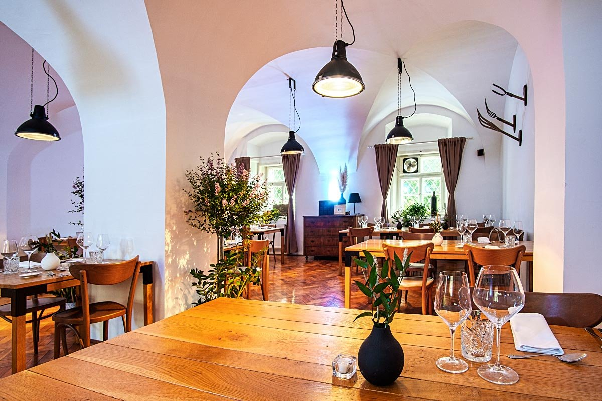 Rustic minimalist style fits the Galerija Okusov very well. Nevertheless, we were happy inside the transformed stable, where Galerija Okusov is located. Looks like high-end restaurants in old stables are a trend here in Slovenia.