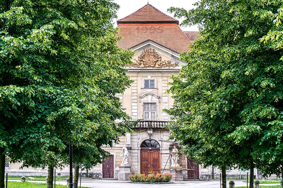 It would be lovely if Galerija Okusov would be in this mansion. However it’s in the nearby stable, which is also nice.
