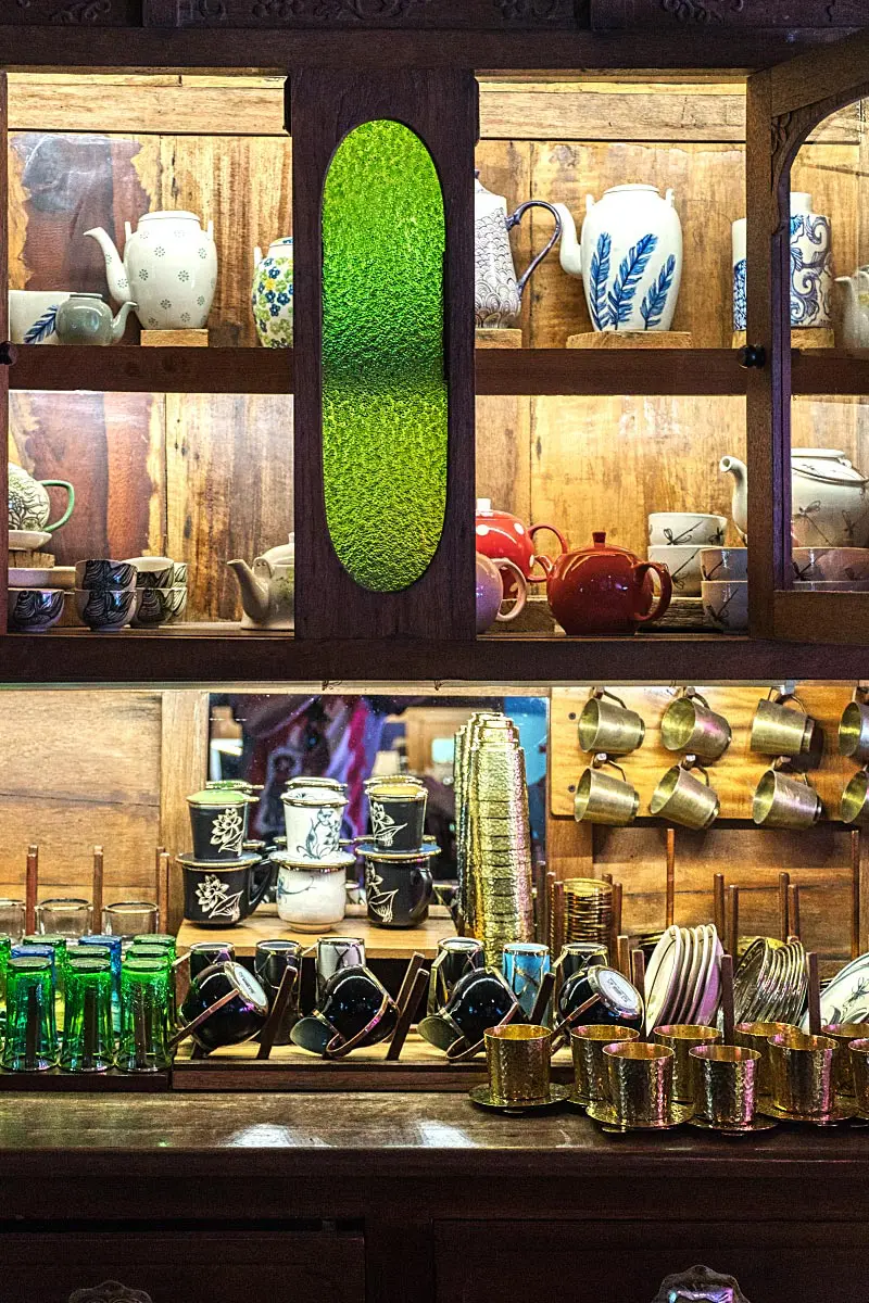 Stylish and functional tableware draws eyes from afar.