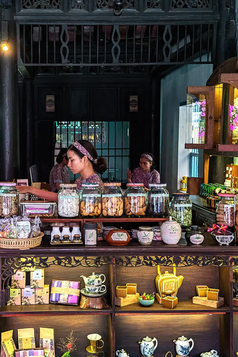 Under the same roof used to be craft store, teahouse, and workshop.