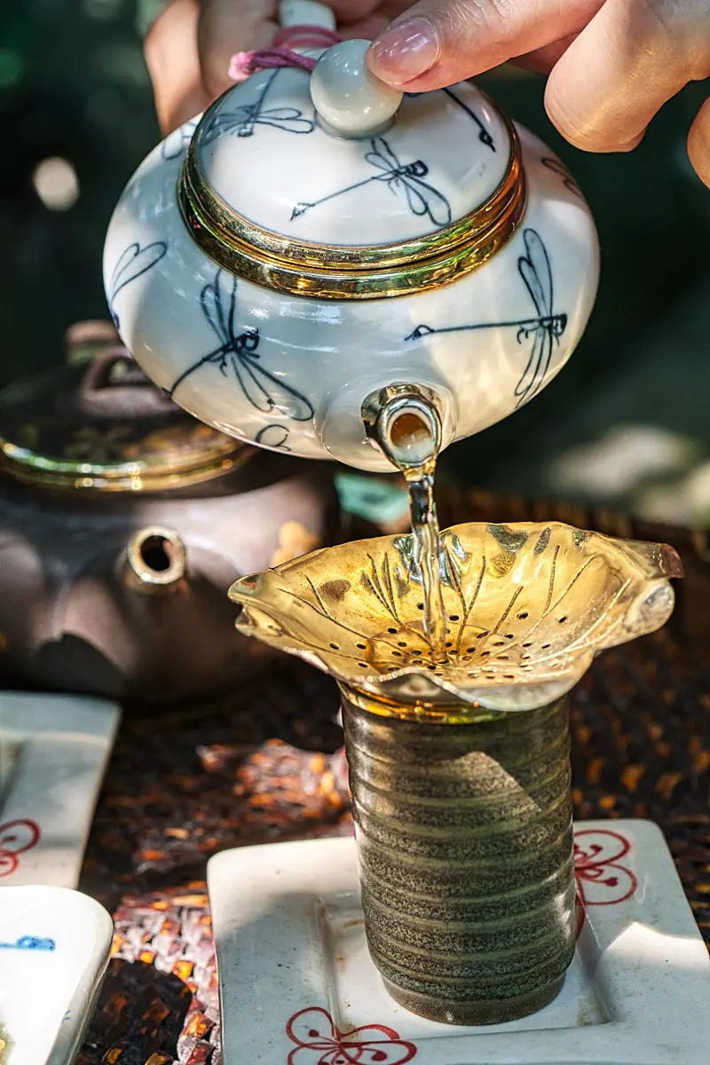 Stunning tableware is just one feature of the Reaching Out Experience.