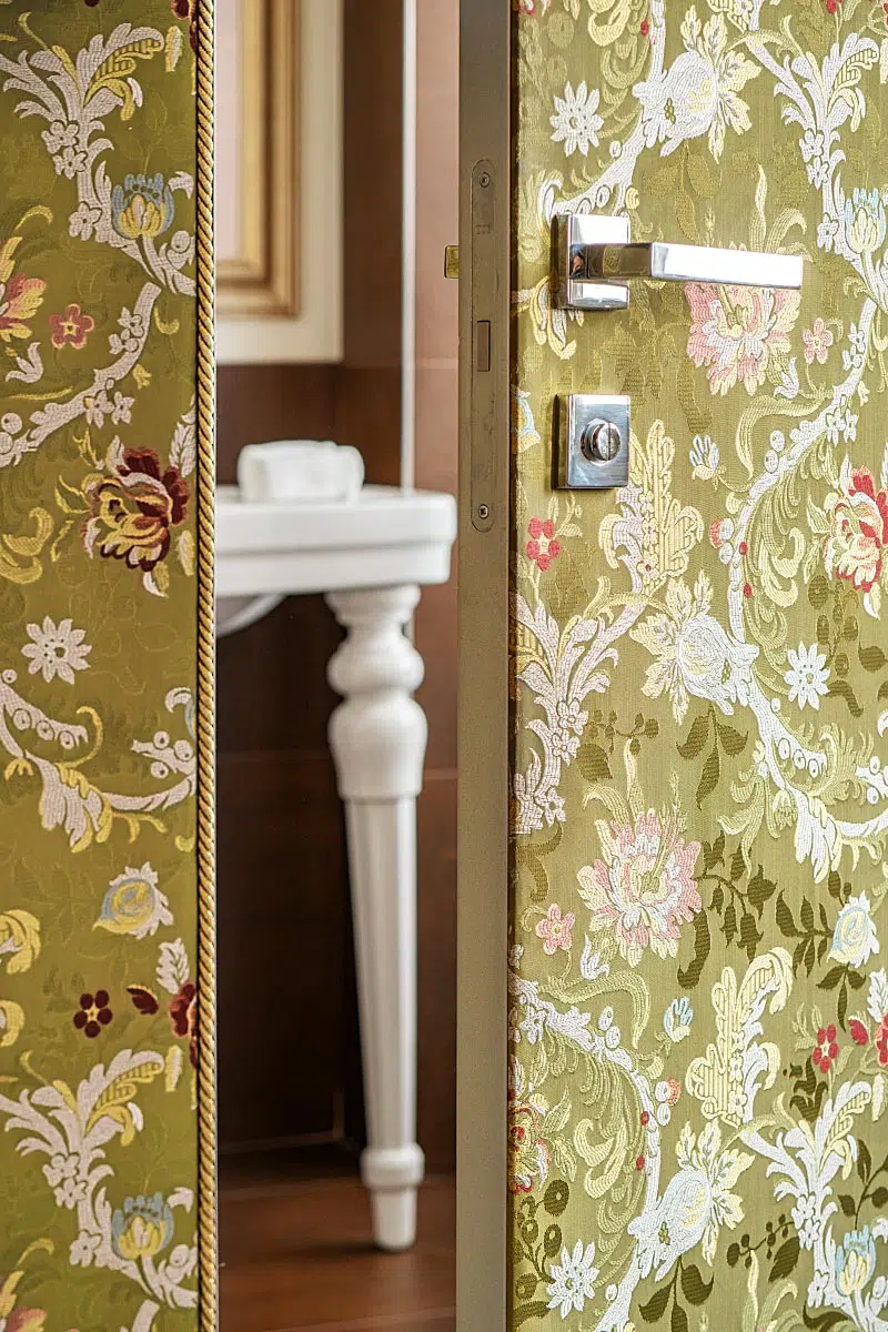 Textile wallpapers are also on the doors.
