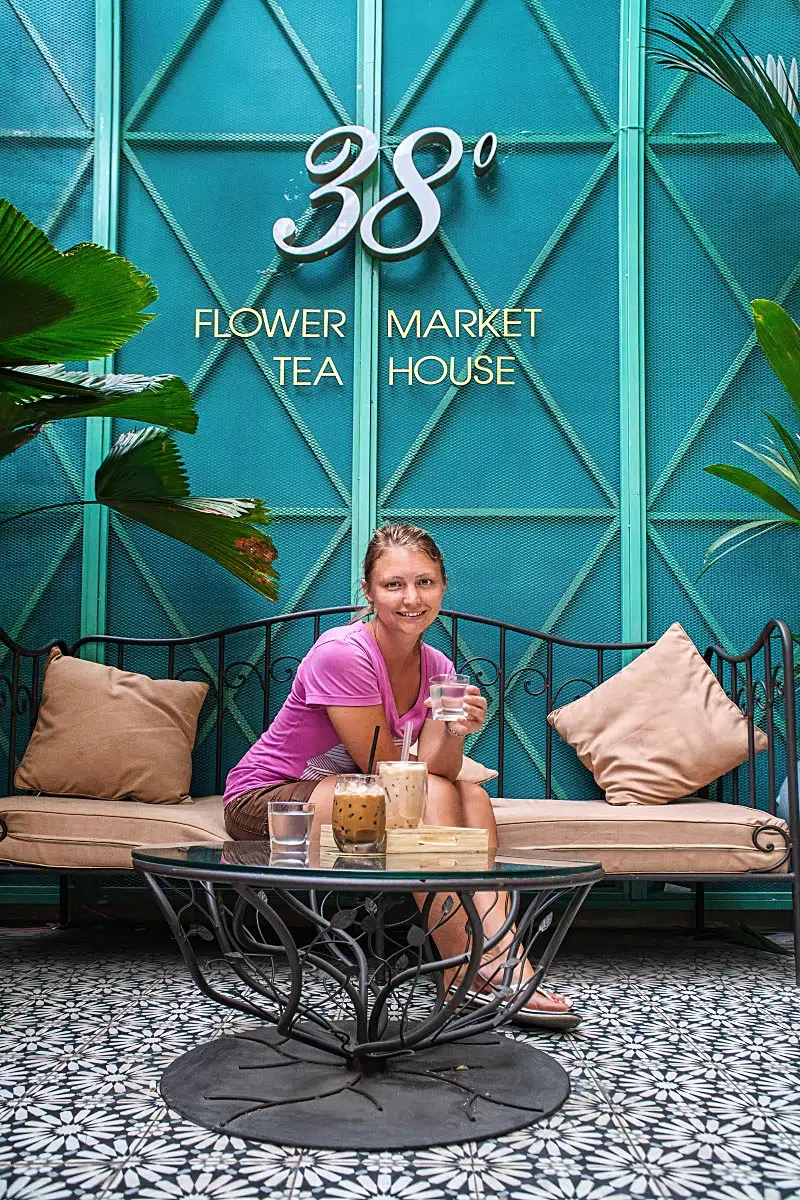 I enjoyed every minute in all the garden cafés I have visited so far.