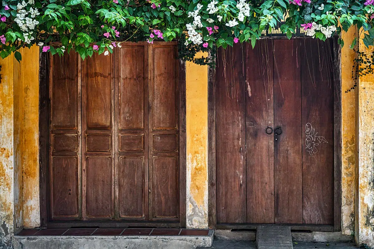 Hoi An streets are like scenes for the photoshoot