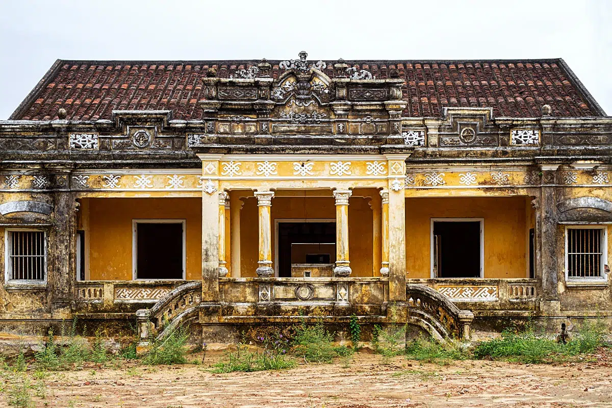 Don’t worry. It’s not just pessimistic. Hoi An survived much more horrible things than massive tourism.