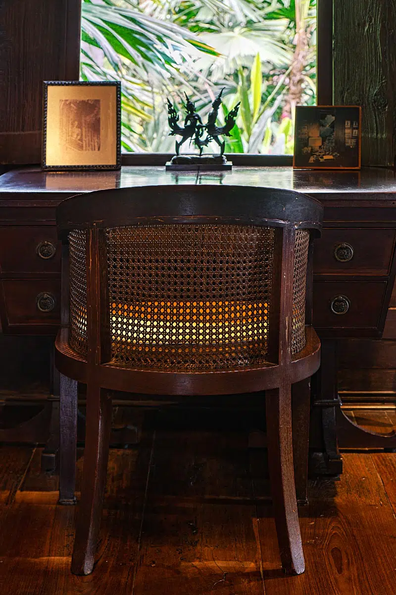 Can we all agree, stools like this are timeless.