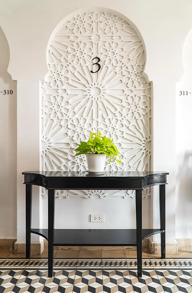 This Moroccan style somehow fits to this Tropic climate.