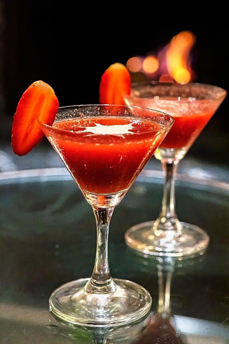 We loved observing the dancing flame while sipping strawberry juice with cream as a part of the traditional fire lighting ceremony.