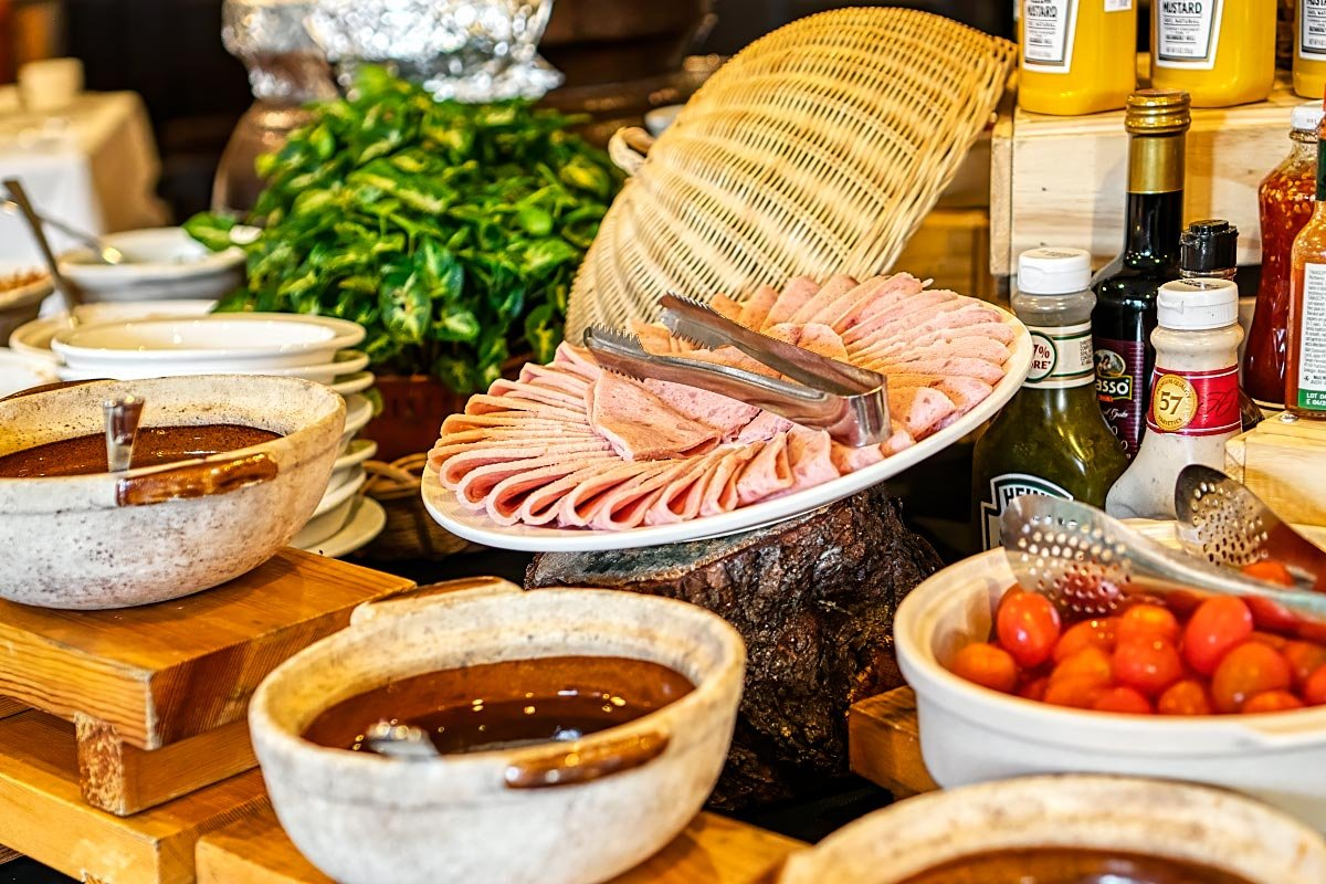 The a la carte breakfast menu stretches morning offer beyond the breakfast buffet.